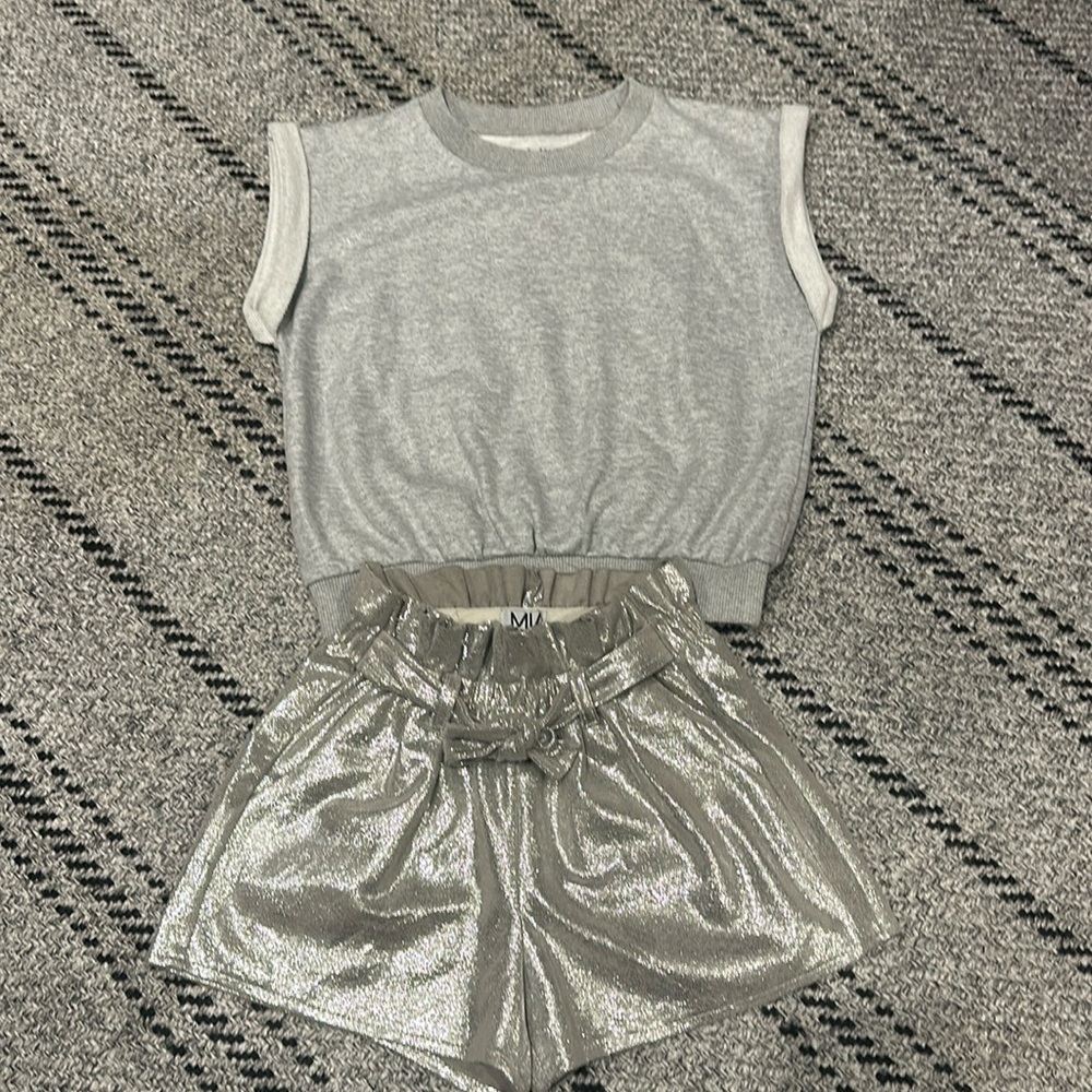 Mia outfit in silver. Excellent condition and super fun. 🤍